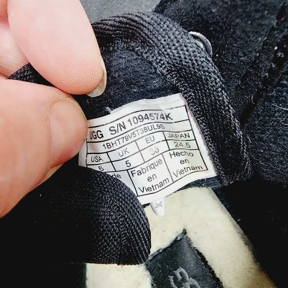 UGG Bradley Ankle Boot - Picture 10 of 11